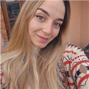 Studentessa universitaria offre ripetizioni online di materie scientifiche e lingua inglese